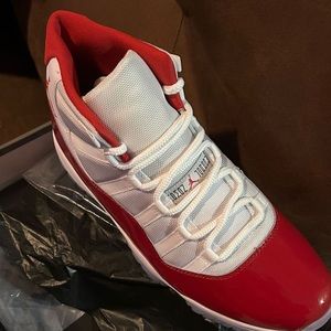 Jordan 11 cherrys